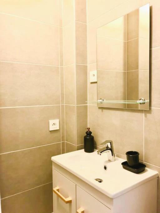 Rm-1 - Appartement F2 Au 1Er Etage Pour 1-3 Pers 뮐루즈 외부 사진